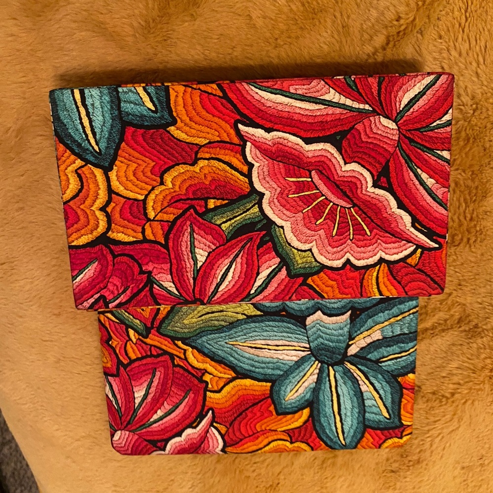 SILK PINEDA COVALIN JEWELRY BOX new